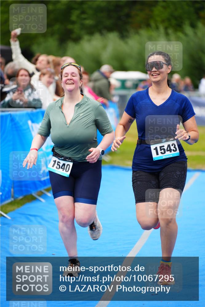 30.08.2026 - Elbe Triathlon Hamburg LAZAROV Photography http://msf.ph/oto/10067295 30.08.2026 12:22:57 Ziel 1540, 1543, 1711 meine-sportfotos.de