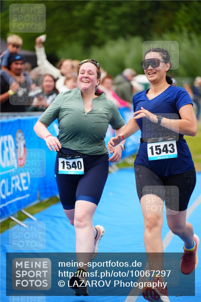30.08.2026 - Elbe Triathlon Hamburg LAZAROV Photography http://msf.ph/oto/10067297 30.08.2026 12:22:57 Ziel 1540, 1543, 1711 meine-sportfotos.de