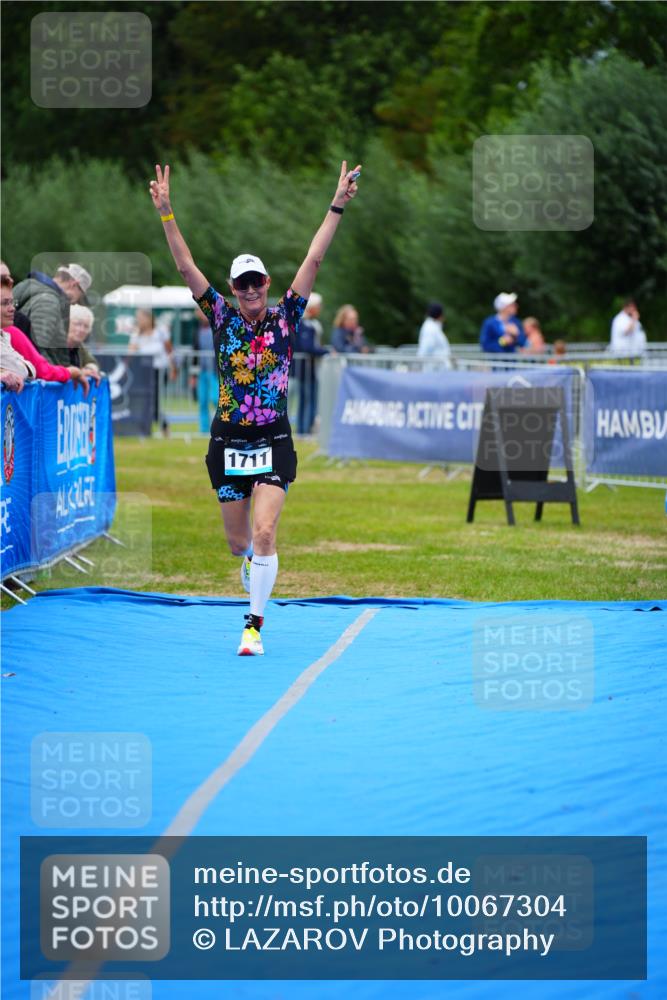 30.08.2026 - Elbe Triathlon Hamburg LAZAROV Photography http://msf.ph/oto/10067304 30.08.2026 12:23:03 Ziel 1711 meine-sportfotos.de