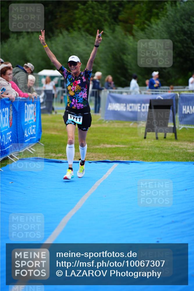 30.08.2026 - Elbe Triathlon Hamburg LAZAROV Photography http://msf.ph/oto/10067307 30.08.2026 12:23:03 Ziel 1711 meine-sportfotos.de
