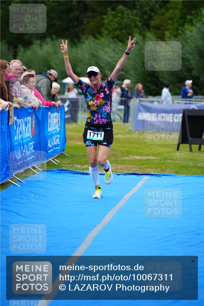 30.08.2026 - Elbe Triathlon Hamburg LAZAROV Photography http://msf.ph/oto/10067311 30.08.2026 12:23:04 Ziel 1711 meine-sportfotos.de
