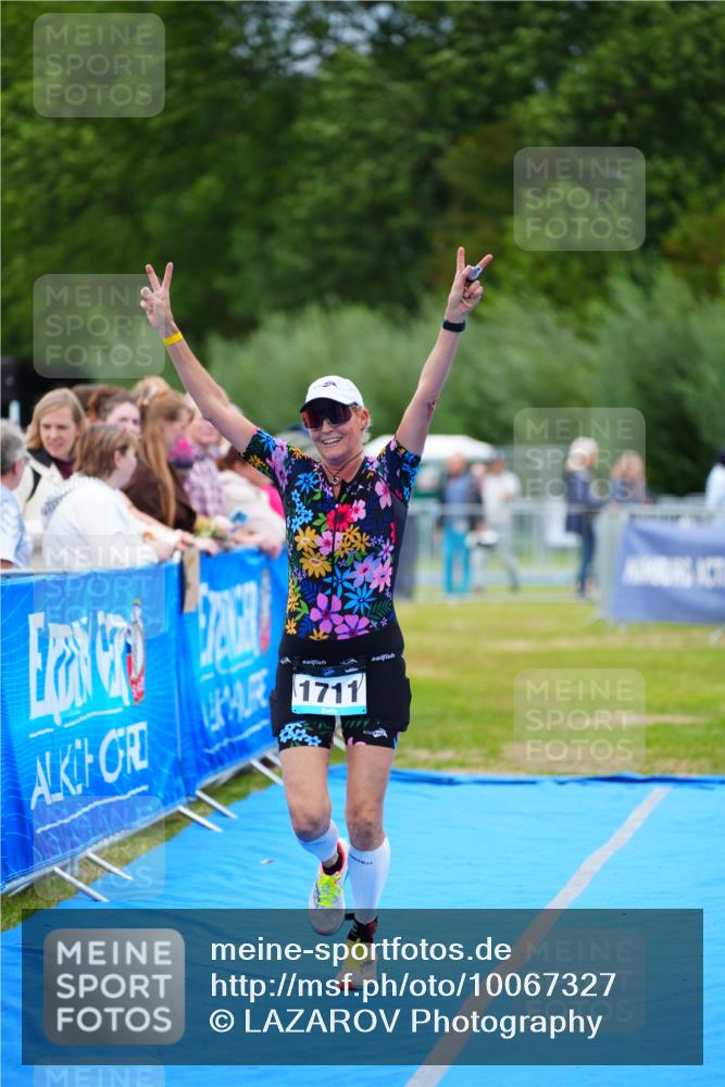 30.08.2026 - Elbe Triathlon Hamburg LAZAROV Photography http://msf.ph/oto/10067327 30.08.2026 12:23:05 Ziel 1711 meine-sportfotos.de