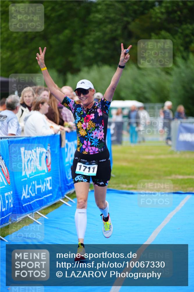 30.08.2026 - Elbe Triathlon Hamburg LAZAROV Photography http://msf.ph/oto/10067330 30.08.2026 12:23:05 Ziel 1711 meine-sportfotos.de