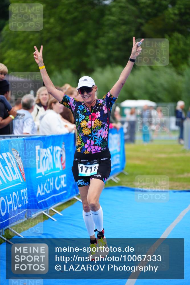 30.08.2026 - Elbe Triathlon Hamburg LAZAROV Photography http://msf.ph/oto/10067333 30.08.2026 12:23:05 Ziel 1711 meine-sportfotos.de