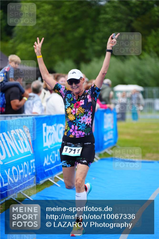 30.08.2026 - Elbe Triathlon Hamburg LAZAROV Photography http://msf.ph/oto/10067336 30.08.2026 12:23:05 Ziel 1711 meine-sportfotos.de