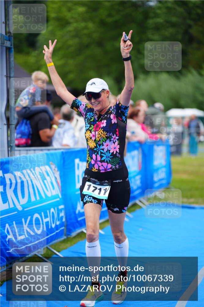 30.08.2026 - Elbe Triathlon Hamburg LAZAROV Photography http://msf.ph/oto/10067339 30.08.2026 12:23:05 Ziel 1711 meine-sportfotos.de