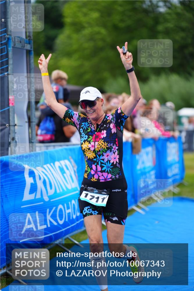 30.08.2026 - Elbe Triathlon Hamburg LAZAROV Photography http://msf.ph/oto/10067343 30.08.2026 12:23:06 Ziel 1711 meine-sportfotos.de