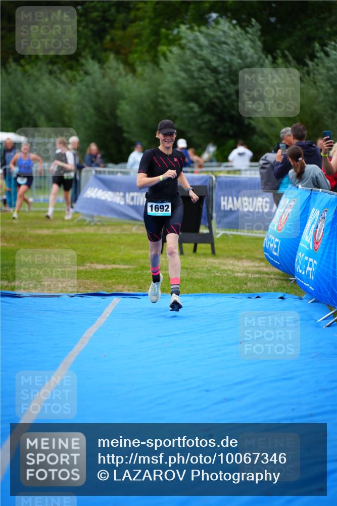 30.08.2026 - Elbe Triathlon Hamburg LAZAROV Photography http://msf.ph/oto/10067346 30.08.2026 12:23:15 Ziel 906, 1668, 1692 meine-sportfotos.de