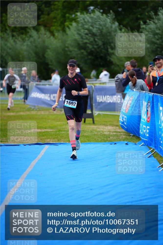 30.08.2026 - Elbe Triathlon Hamburg LAZAROV Photography http://msf.ph/oto/10067351 30.08.2026 12:23:15 Ziel 906, 1668, 1692 meine-sportfotos.de