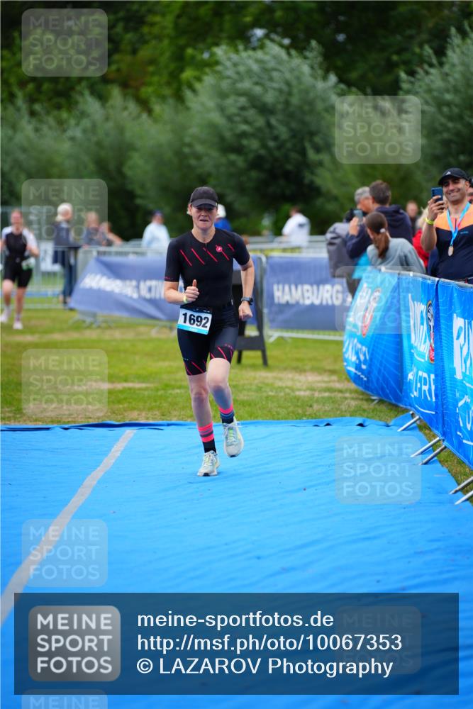 30.08.2026 - Elbe Triathlon Hamburg LAZAROV Photography http://msf.ph/oto/10067353 30.08.2026 12:23:15 Ziel 906, 1668, 1692 meine-sportfotos.de