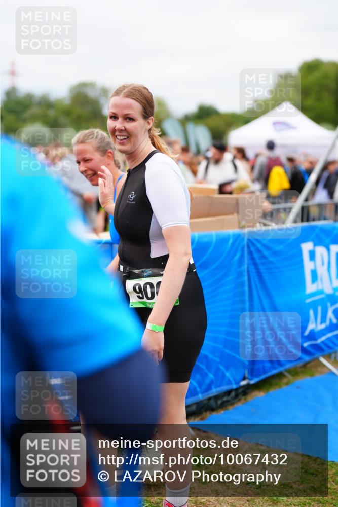30.08.2026 - Elbe Triathlon Hamburg LAZAROV Photography http://msf.ph/oto/10067432 30.08.2026 12:23:27 Ziel  meine-sportfotos.de