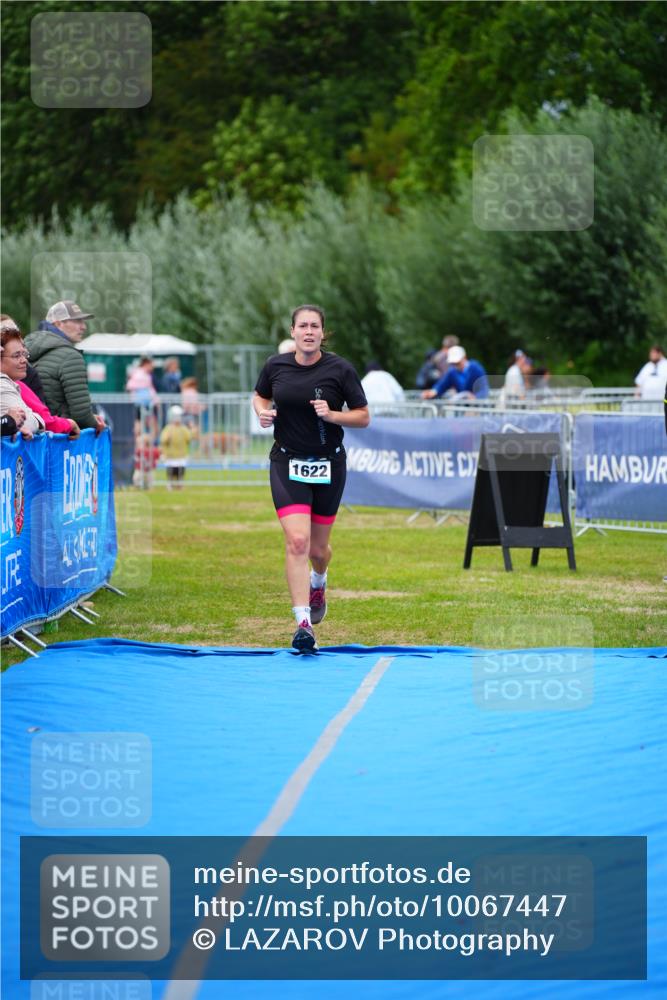 30.08.2026 - Elbe Triathlon Hamburg LAZAROV Photography http://msf.ph/oto/10067447 30.08.2026 12:23:48 Ziel 1622 meine-sportfotos.de