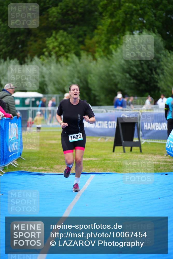 30.08.2026 - Elbe Triathlon Hamburg LAZAROV Photography http://msf.ph/oto/10067454 30.08.2026 12:23:49 Ziel 1622 meine-sportfotos.de