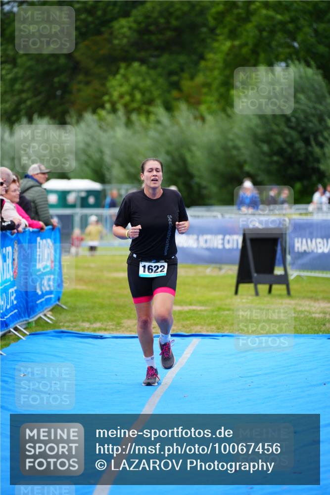30.08.2026 - Elbe Triathlon Hamburg LAZAROV Photography http://msf.ph/oto/10067456 30.08.2026 12:23:49 Ziel 1622 meine-sportfotos.de