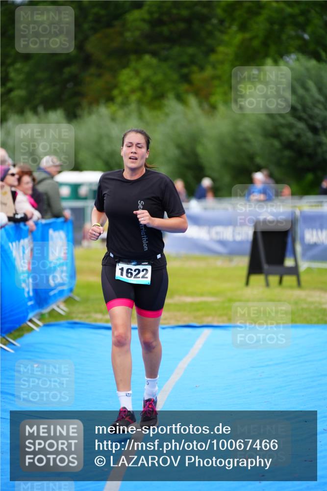 30.08.2026 - Elbe Triathlon Hamburg LAZAROV Photography http://msf.ph/oto/10067466 30.08.2026 12:23:50 Ziel 1622 meine-sportfotos.de