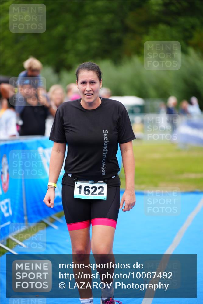 30.08.2026 - Elbe Triathlon Hamburg LAZAROV Photography http://msf.ph/oto/10067492 30.08.2026 12:23:52 Ziel 1622 meine-sportfotos.de