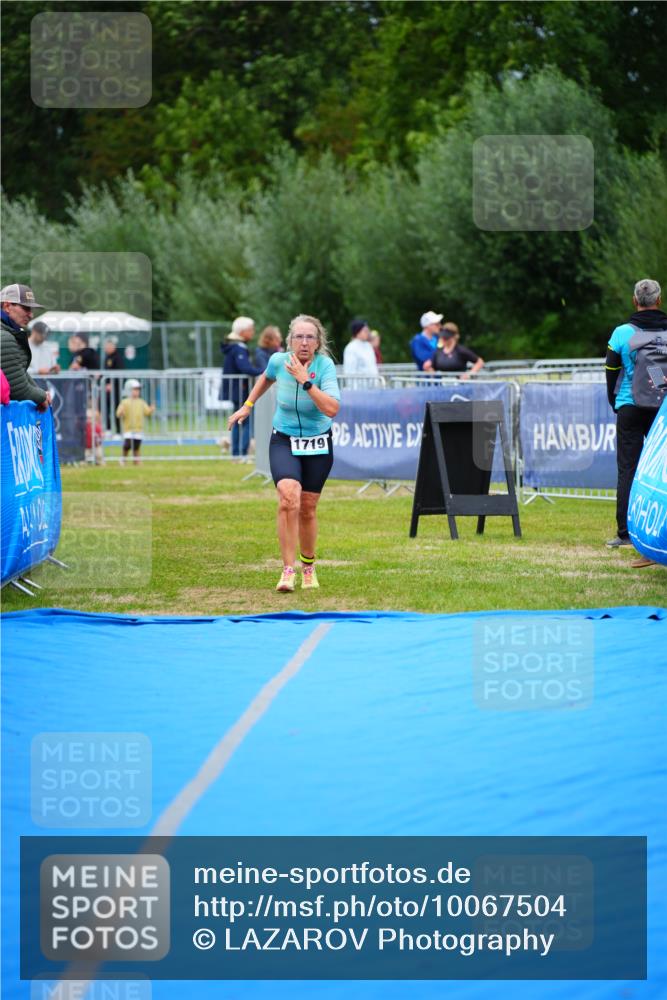 30.08.2026 - Elbe Triathlon Hamburg LAZAROV Photography http://msf.ph/oto/10067504 30.08.2026 12:24:22 Ziel 1719 meine-sportfotos.de
