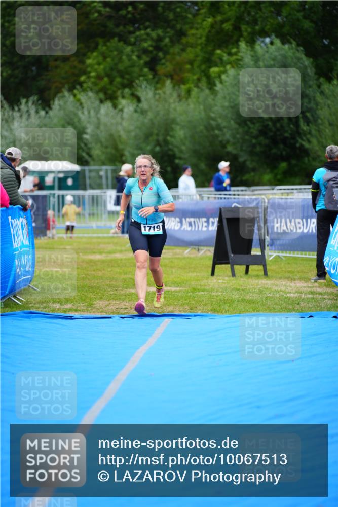 30.08.2026 - Elbe Triathlon Hamburg LAZAROV Photography http://msf.ph/oto/10067513 30.08.2026 12:24:23 Ziel 1719 meine-sportfotos.de