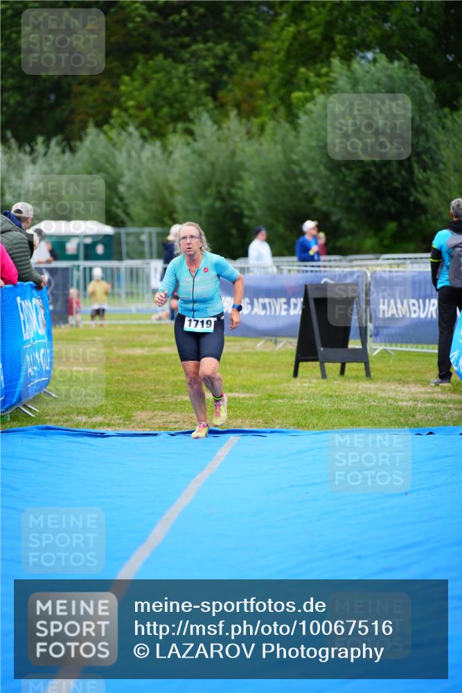 30.08.2026 - Elbe Triathlon Hamburg LAZAROV Photography http://msf.ph/oto/10067516 30.08.2026 12:24:23 Ziel 1719 meine-sportfotos.de