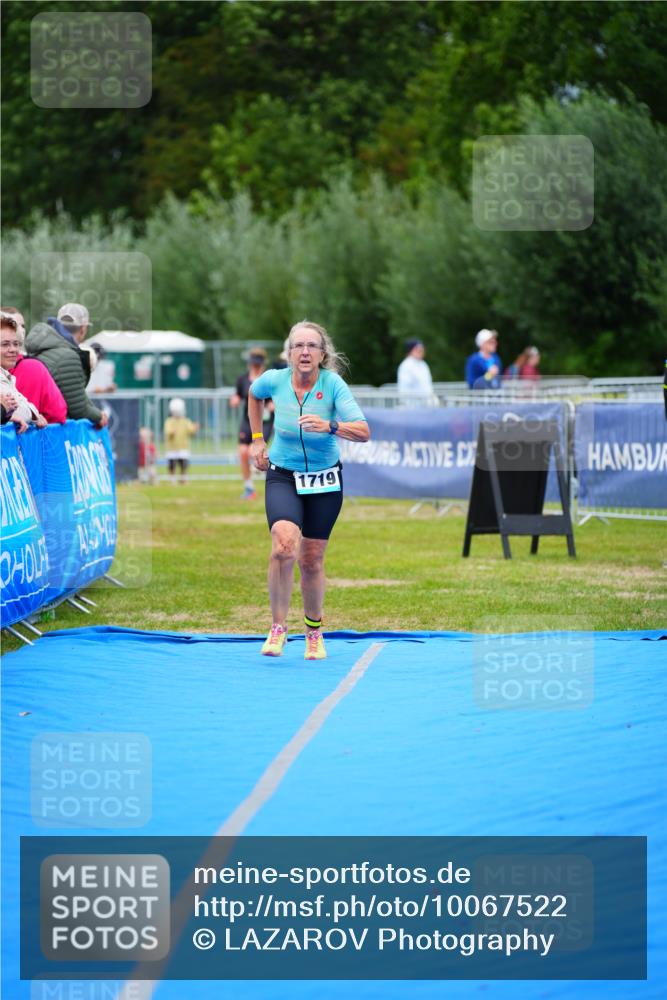 30.08.2026 - Elbe Triathlon Hamburg LAZAROV Photography http://msf.ph/oto/10067522 30.08.2026 12:24:23 Ziel 1719 meine-sportfotos.de