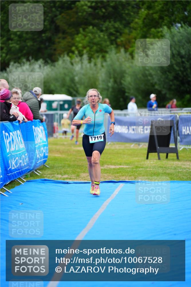 30.08.2026 - Elbe Triathlon Hamburg LAZAROV Photography http://msf.ph/oto/10067528 30.08.2026 12:24:24 Ziel 925, 1719 meine-sportfotos.de