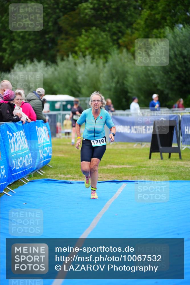 30.08.2026 - Elbe Triathlon Hamburg LAZAROV Photography http://msf.ph/oto/10067532 30.08.2026 12:24:24 Ziel 925, 1719 meine-sportfotos.de