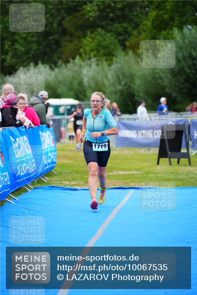 30.08.2026 - Elbe Triathlon Hamburg LAZAROV Photography http://msf.ph/oto/10067535 30.08.2026 12:24:24 Ziel 925, 1719 meine-sportfotos.de