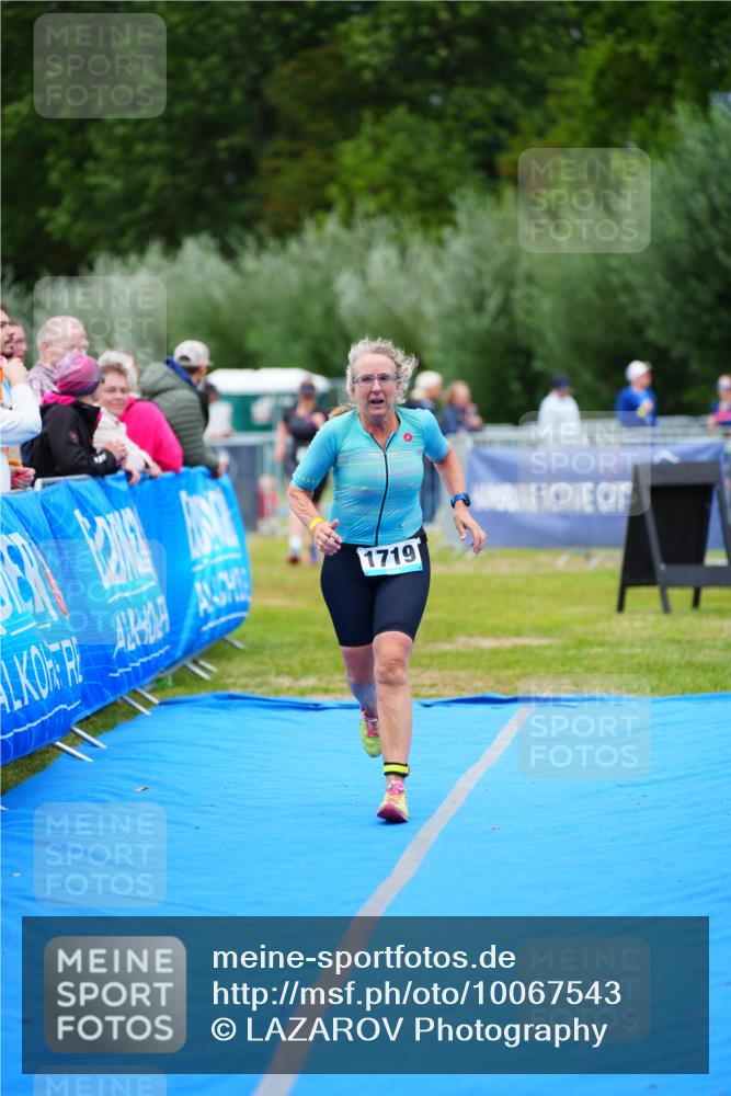 30.08.2026 - Elbe Triathlon Hamburg LAZAROV Photography http://msf.ph/oto/10067543 30.08.2026 12:24:25 Ziel 925, 1719 meine-sportfotos.de