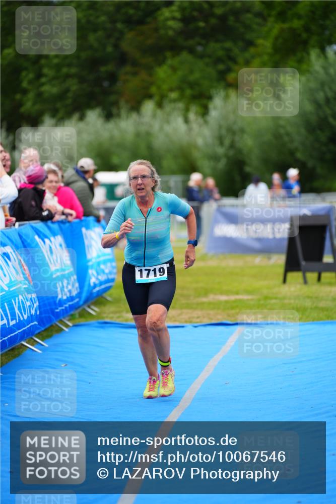 30.08.2026 - Elbe Triathlon Hamburg LAZAROV Photography http://msf.ph/oto/10067546 30.08.2026 12:24:25 Ziel 925, 1719 meine-sportfotos.de