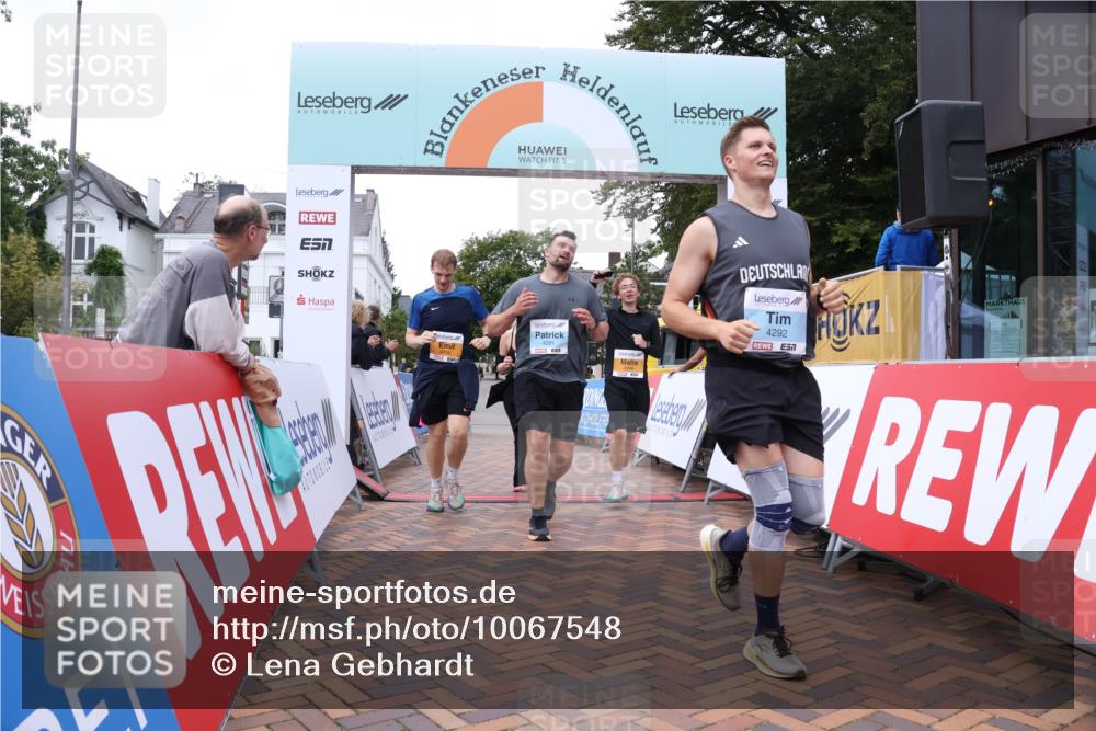 30.08.2026 - Blankeneser Heldenlauf Lena Gebhardt http://msf.ph/oto/10067548 30.08.2026 13:07:31 Ziel 2099, 2100, 2101, 4291, 4292 meine-sportfotos.de