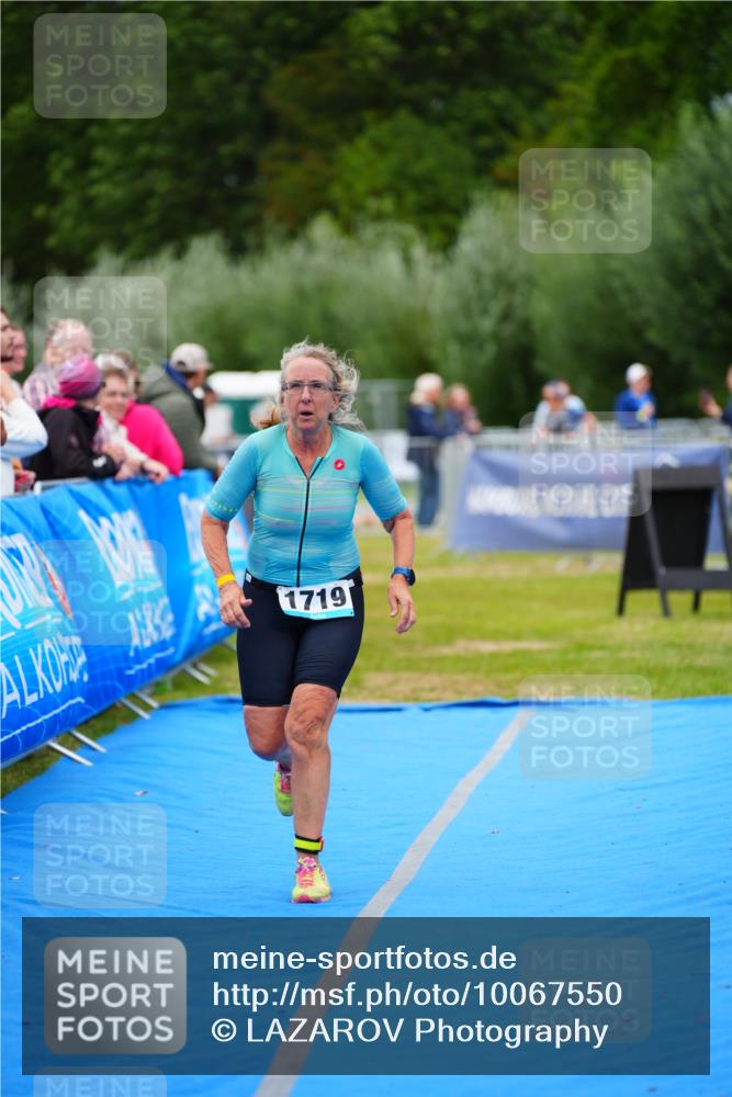 30.08.2026 - Elbe Triathlon Hamburg LAZAROV Photography http://msf.ph/oto/10067550 30.08.2026 12:24:25 Ziel 925, 1719 meine-sportfotos.de