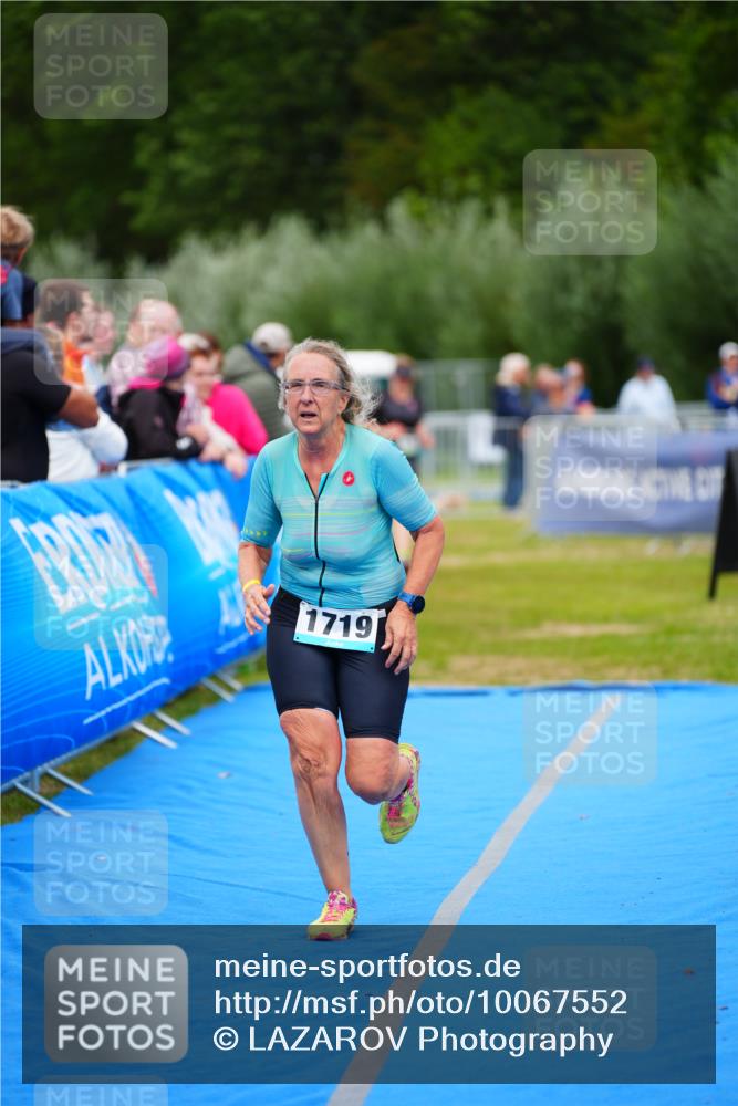 30.08.2026 - Elbe Triathlon Hamburg LAZAROV Photography http://msf.ph/oto/10067552 30.08.2026 12:24:26 Ziel 925, 1672, 1719 meine-sportfotos.de