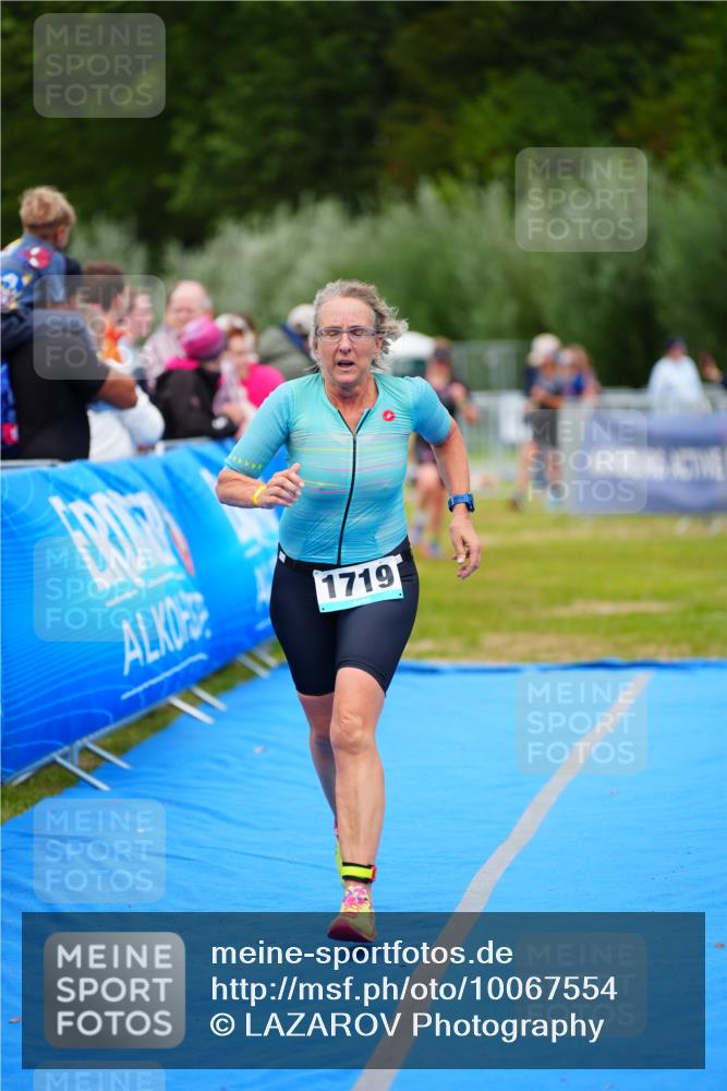 30.08.2026 - Elbe Triathlon Hamburg LAZAROV Photography http://msf.ph/oto/10067554 30.08.2026 12:24:26 Ziel 925, 1672, 1719 meine-sportfotos.de