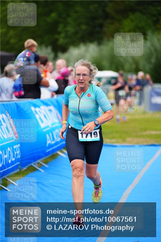 30.08.2026 - Elbe Triathlon Hamburg LAZAROV Photography http://msf.ph/oto/10067561 30.08.2026 12:24:26 Ziel 925, 1672, 1719 meine-sportfotos.de