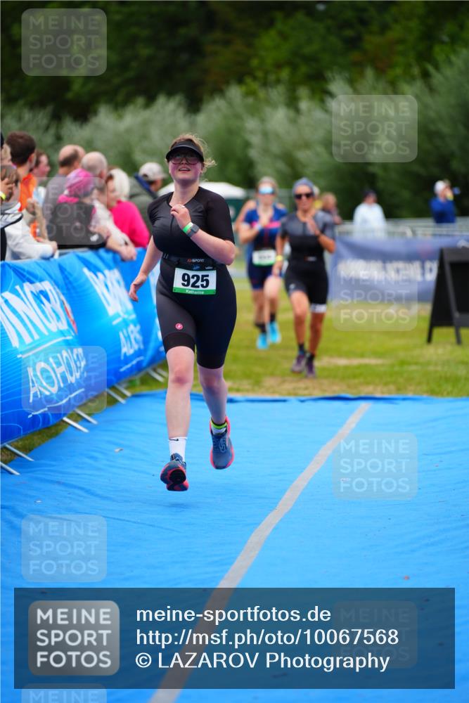 30.08.2026 - Elbe Triathlon Hamburg LAZAROV Photography http://msf.ph/oto/10067568 30.08.2026 12:24:31 Ziel 804, 925, 1672, 1700 meine-sportfotos.de