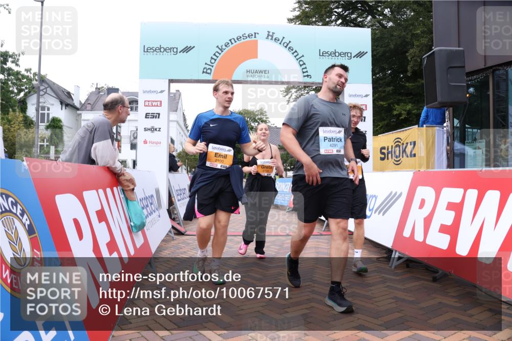 30.08.2026 - Blankeneser Heldenlauf Lena Gebhardt http://msf.ph/oto/10067571 30.08.2026 13:07:32 Ziel 2099, 2100, 2101, 4291, 4292 meine-sportfotos.de