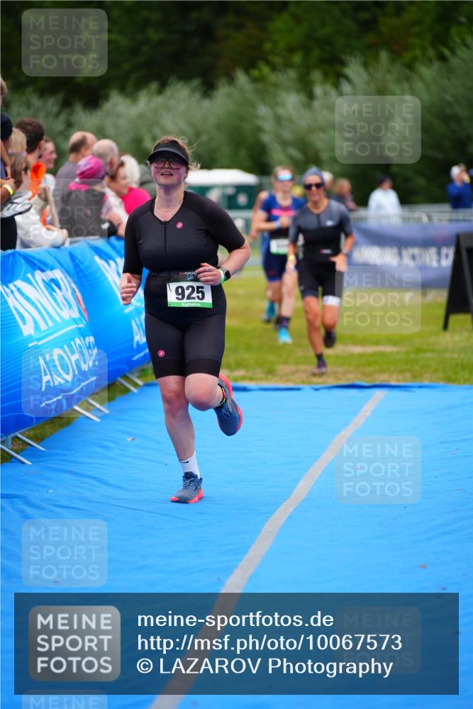 30.08.2026 - Elbe Triathlon Hamburg LAZAROV Photography http://msf.ph/oto/10067573 30.08.2026 12:24:31 Ziel 804, 925, 1672, 1700 meine-sportfotos.de