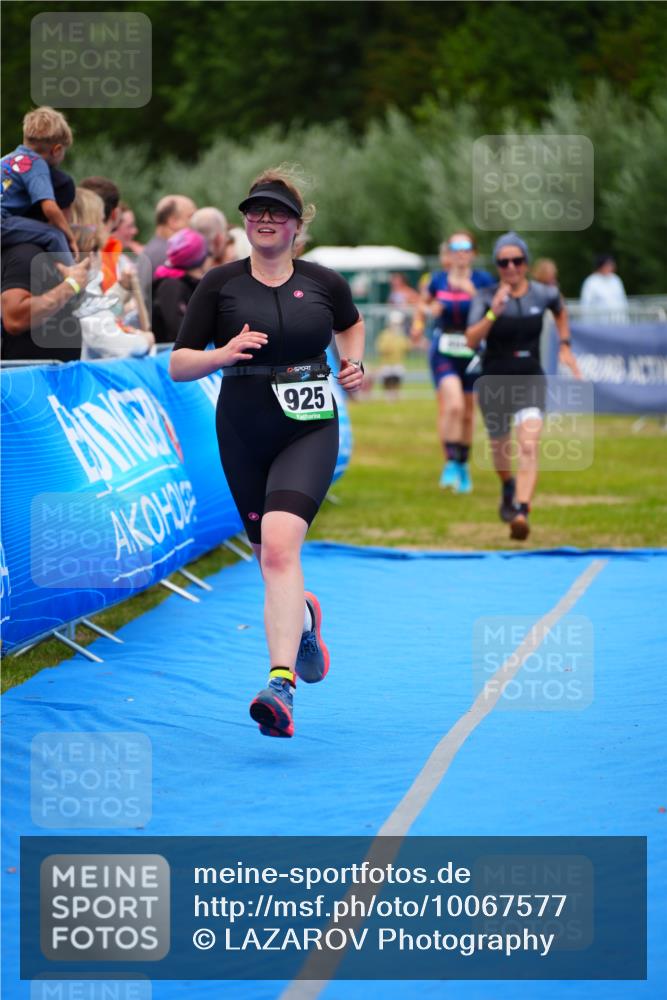 30.08.2026 - Elbe Triathlon Hamburg LAZAROV Photography http://msf.ph/oto/10067577 30.08.2026 12:24:32 Ziel 804, 925, 1672, 1700 meine-sportfotos.de
