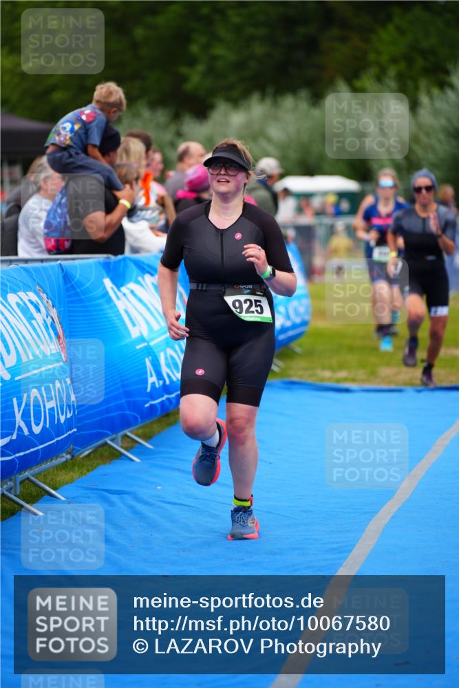 30.08.2026 - Elbe Triathlon Hamburg LAZAROV Photography http://msf.ph/oto/10067580 30.08.2026 12:24:32 Ziel 804, 925, 1672, 1700 meine-sportfotos.de