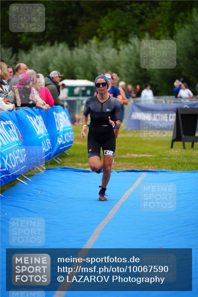 30.08.2026 - Elbe Triathlon Hamburg LAZAROV Photography http://msf.ph/oto/10067590 30.08.2026 12:24:33 Ziel 804, 925, 1672, 1700 meine-sportfotos.de