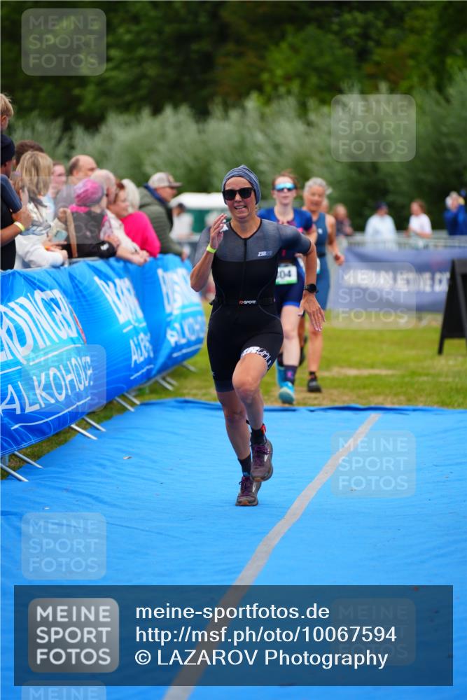 30.08.2026 - Elbe Triathlon Hamburg LAZAROV Photography http://msf.ph/oto/10067594 30.08.2026 12:24:33 Ziel 804, 925, 1672, 1700 meine-sportfotos.de