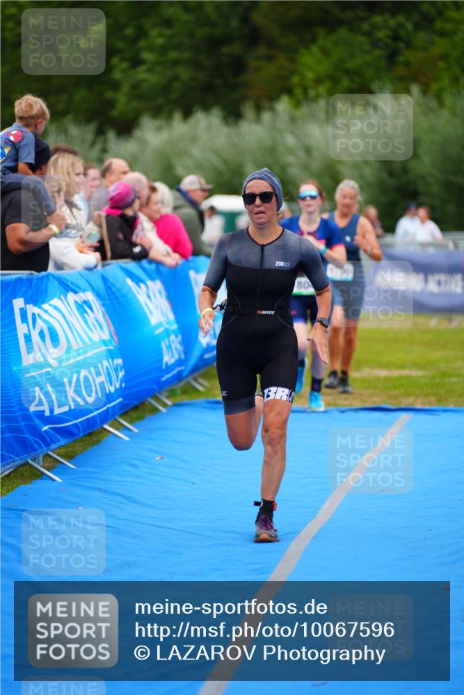 30.08.2026 - Elbe Triathlon Hamburg LAZAROV Photography http://msf.ph/oto/10067596 30.08.2026 12:24:34 Ziel 804, 925, 1672, 1700 meine-sportfotos.de