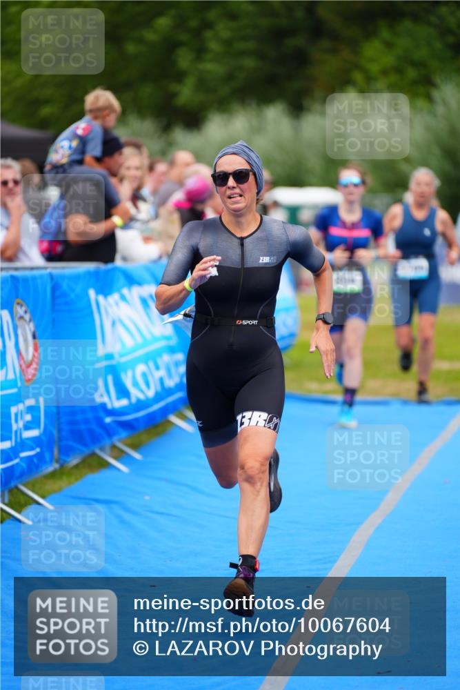 30.08.2026 - Elbe Triathlon Hamburg LAZAROV Photography http://msf.ph/oto/10067604 30.08.2026 12:24:34 Ziel 804, 925, 1672, 1700 meine-sportfotos.de