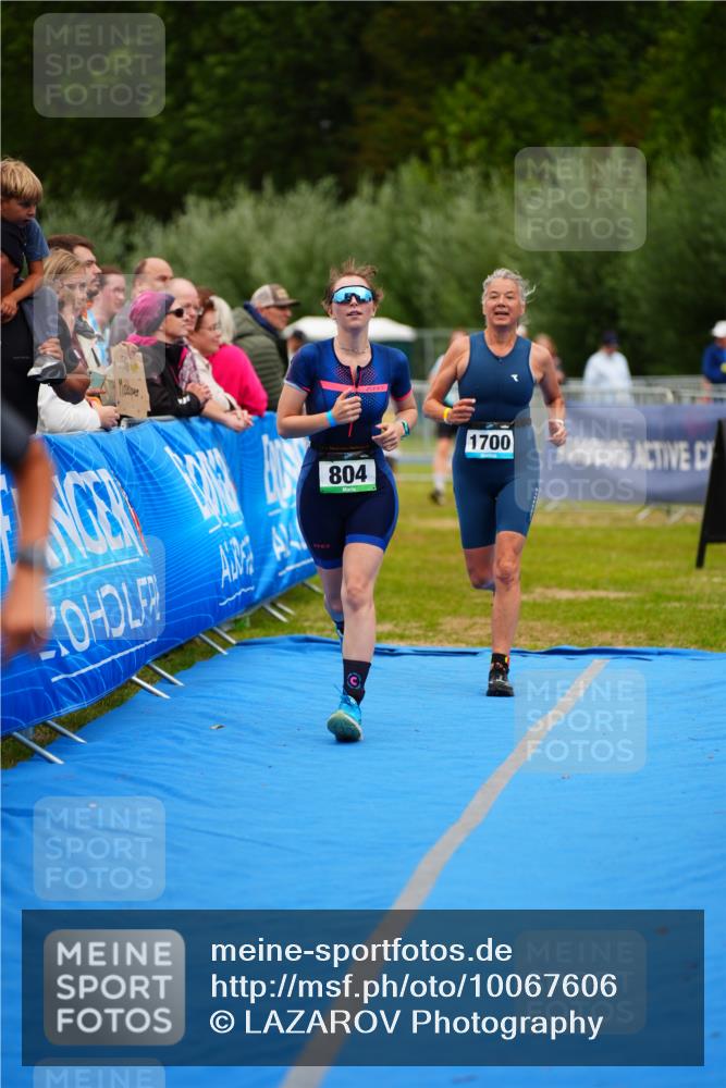 30.08.2026 - Elbe Triathlon Hamburg LAZAROV Photography http://msf.ph/oto/10067606 30.08.2026 12:24:35 Ziel 804, 925, 1672, 1700 meine-sportfotos.de