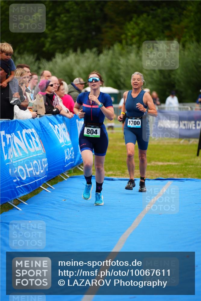 30.08.2026 - Elbe Triathlon Hamburg LAZAROV Photography http://msf.ph/oto/10067611 30.08.2026 12:24:35 Ziel 804, 925, 1672, 1700 meine-sportfotos.de