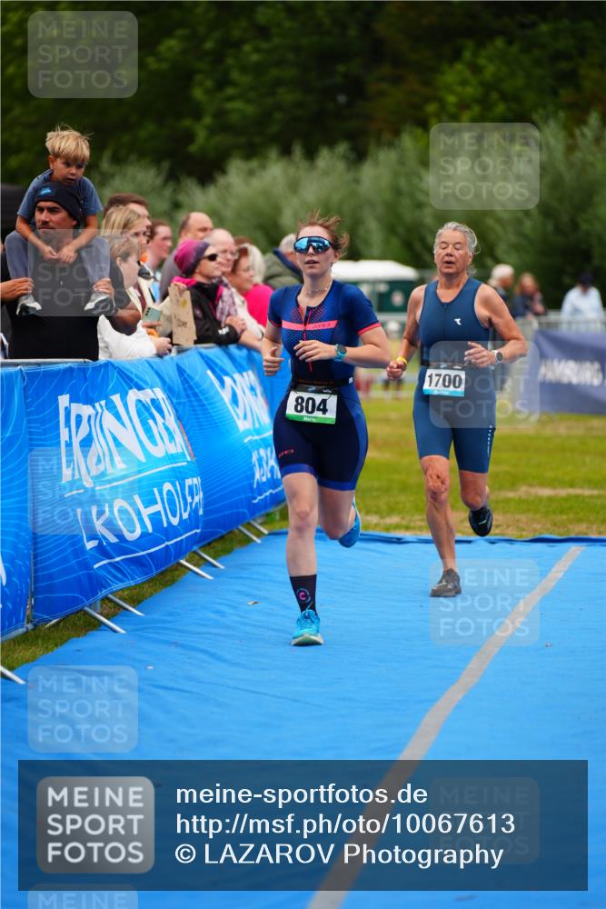 30.08.2026 - Elbe Triathlon Hamburg LAZAROV Photography http://msf.ph/oto/10067613 30.08.2026 12:24:35 Ziel 804, 925, 1672, 1700 meine-sportfotos.de