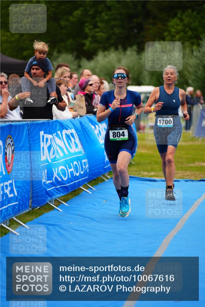 30.08.2026 - Elbe Triathlon Hamburg LAZAROV Photography http://msf.ph/oto/10067616 30.08.2026 12:24:36 Ziel 804, 925, 1672, 1700 meine-sportfotos.de