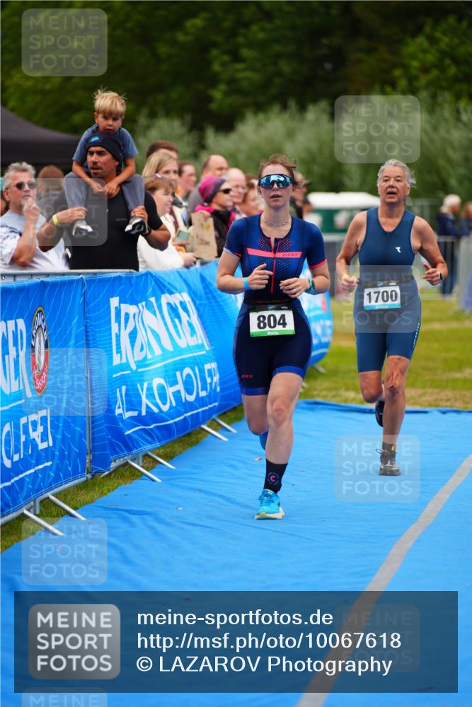 30.08.2026 - Elbe Triathlon Hamburg LAZAROV Photography http://msf.ph/oto/10067618 30.08.2026 12:24:36 Ziel 804, 925, 1672, 1700 meine-sportfotos.de