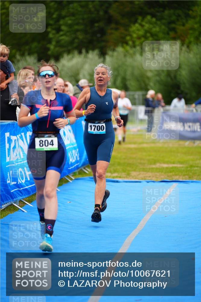 30.08.2026 - Elbe Triathlon Hamburg LAZAROV Photography http://msf.ph/oto/10067621 30.08.2026 12:24:36 Ziel 804, 925, 1672, 1700 meine-sportfotos.de