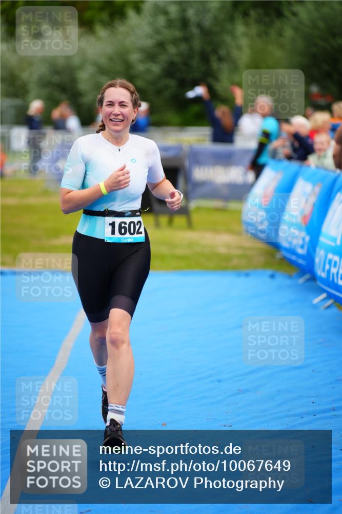 30.08.2026 - Elbe Triathlon Hamburg LAZAROV Photography http://msf.ph/oto/10067649 30.08.2026 12:24:46 Ziel 1602 meine-sportfotos.de